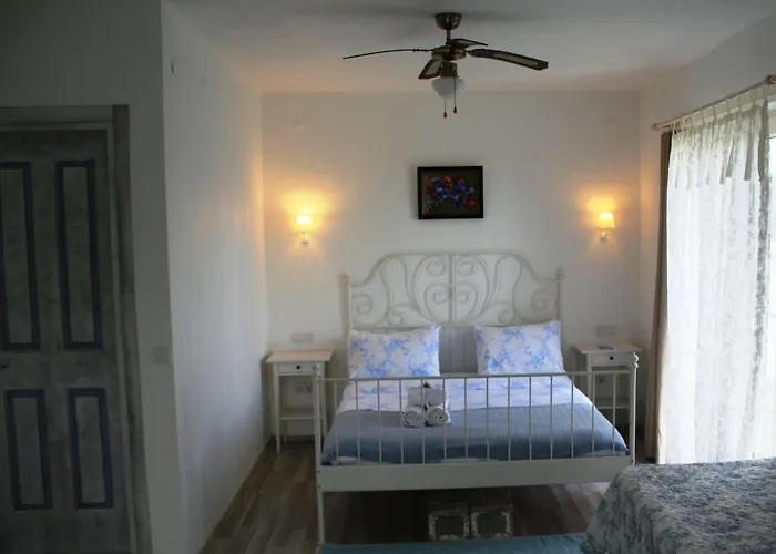 Pensión Yasemin (adults Only) 3*